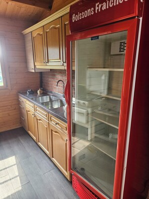 Interior - Ruhige Camp Anlage im hinterer Gartenbereich eines Wohnhauses (Halbemond)
