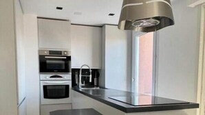 Private kitchen - Port Fréjus: 3-room apartment with AC, garage, Wi-Fi (Fréjus)