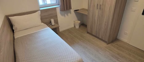 Standard Single Room | WiFi (free)