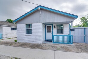 A single-story house with a blue door and window frames, a small porch with a blue railing, and a white exterior. - Houston Group Stay! 2 Homes Near Museum District (Houston)