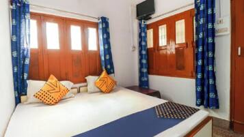 Deluxe Double Room, Air conditioning, City View | Desk, WiFi (free)
