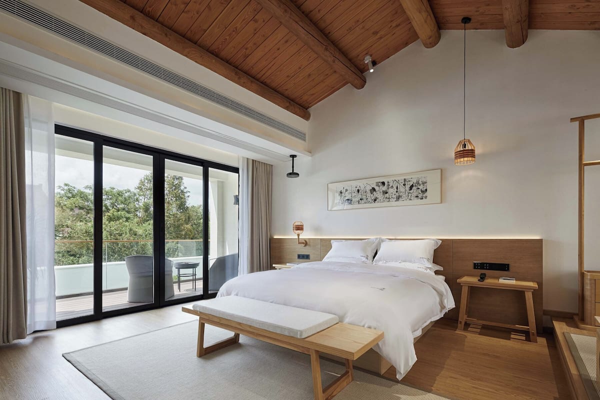 Habitación Elite doble, balcón, vistas al jardín | Escritorio, espacio para trabajar con un portátil, cortinas opacas