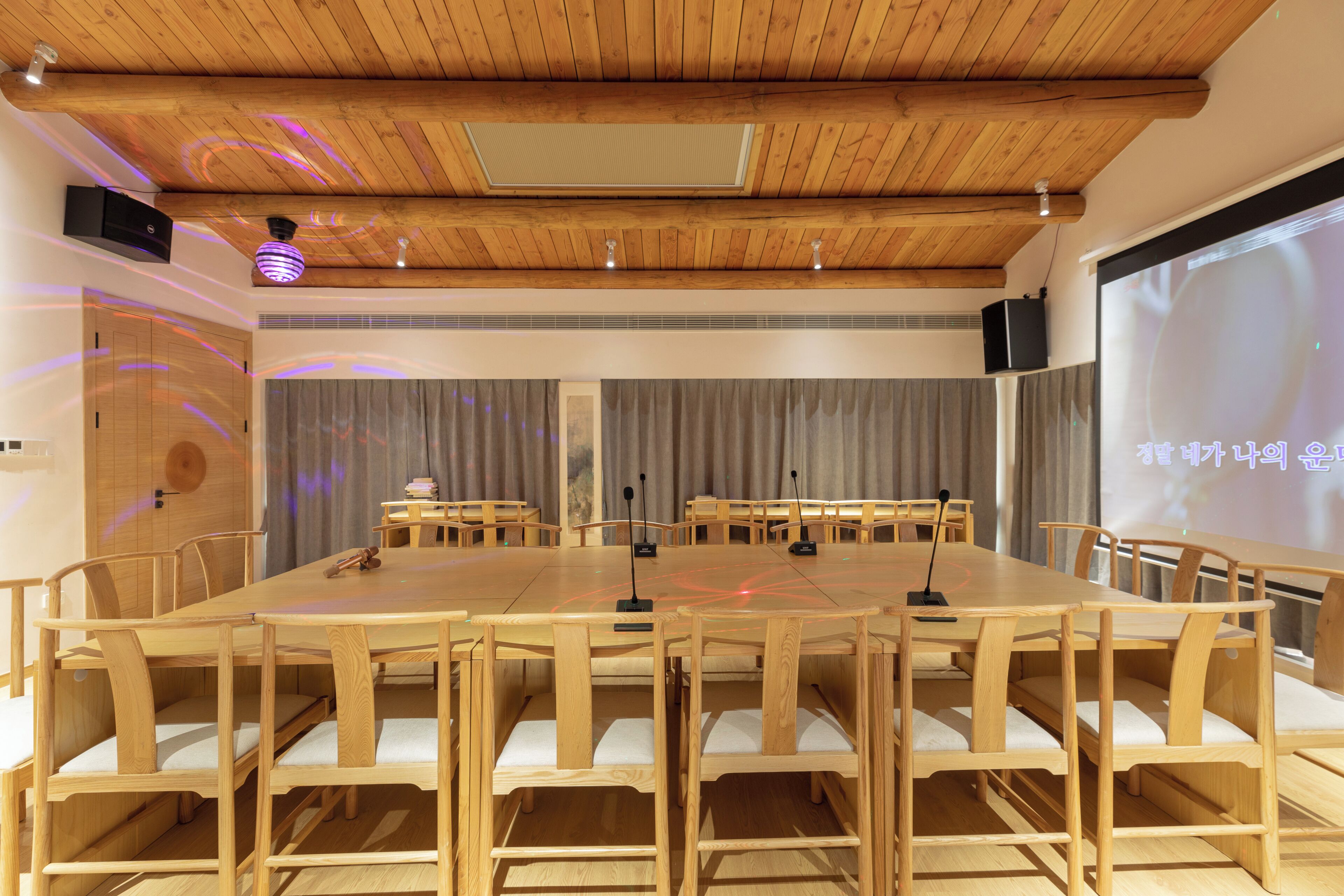Meeting facility