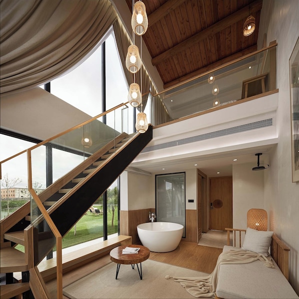 Deluxe Suite, Garden View, Poolside | Premium bedding, desk, laptop workspace, blackout drapes - Shanghai Fangwai Resort & Homestay (Shanghai)
