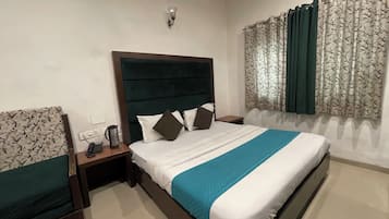 Desk, laptop workspace, WiFi (free)
