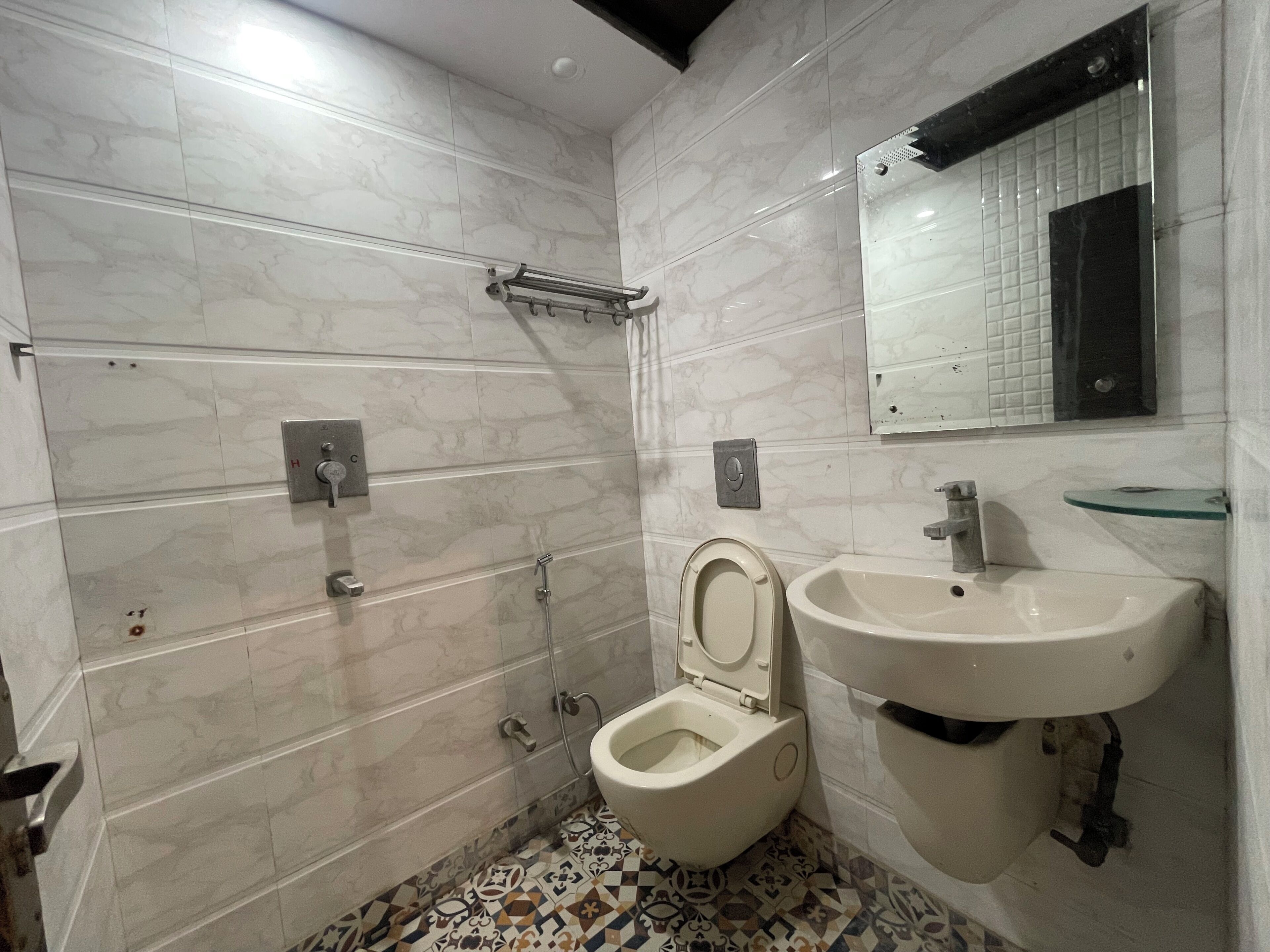 Double Room | Bathroom | Shower, free toiletries, towels, soap
