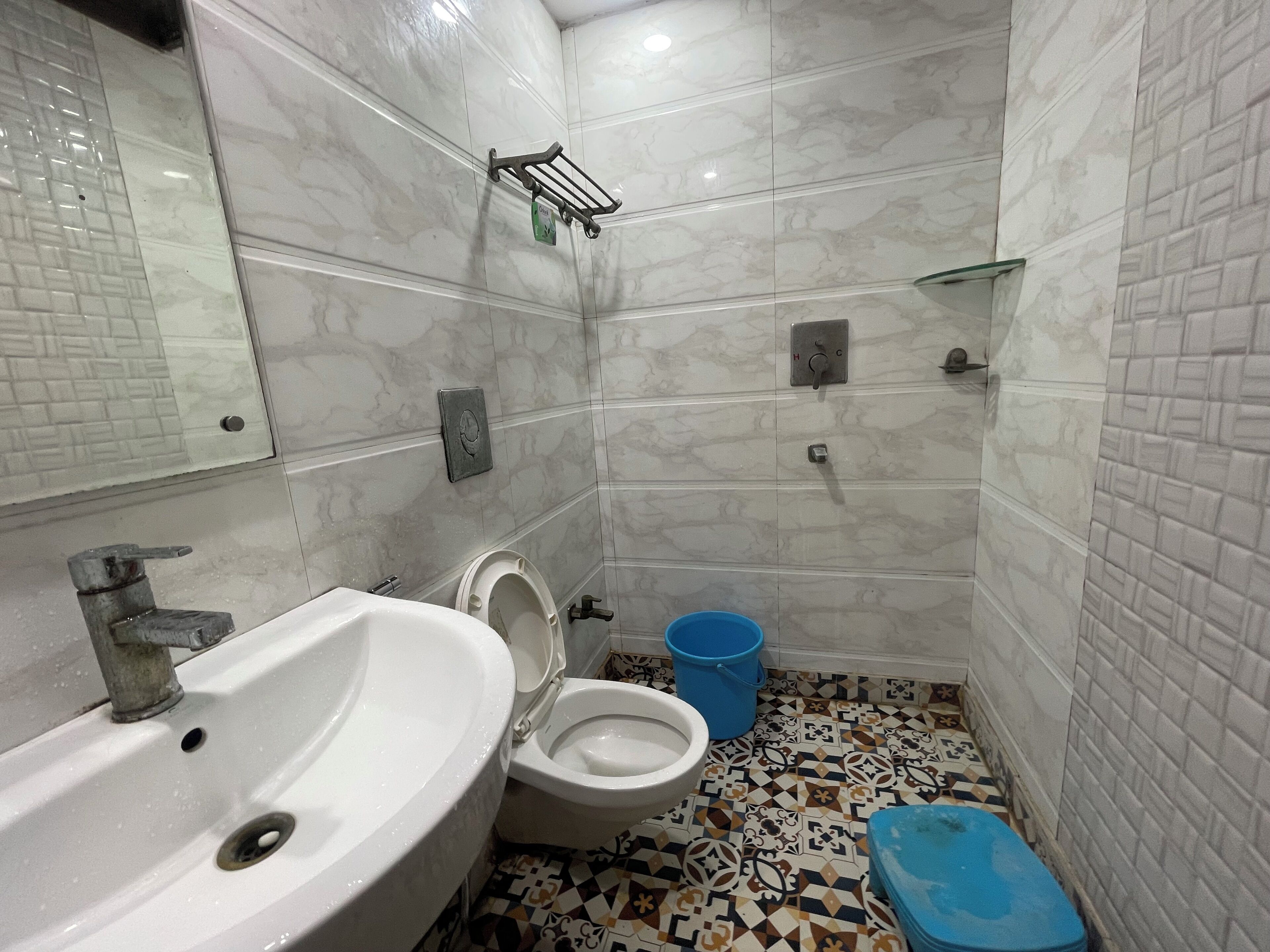 Shower, free toiletries, towels, soap