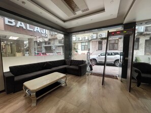 Lobby - The Mohan By LIVIQ Delhi Railway Station (Delhi)
