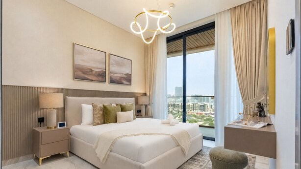Room - Just a Stone Throw from the Public Park and a Short Drive from Butterfly Garden (Dubai)