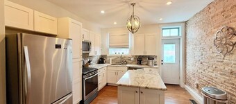2BR/2.5BA w/Parking - Near Hopkins, UMD & Stadiums