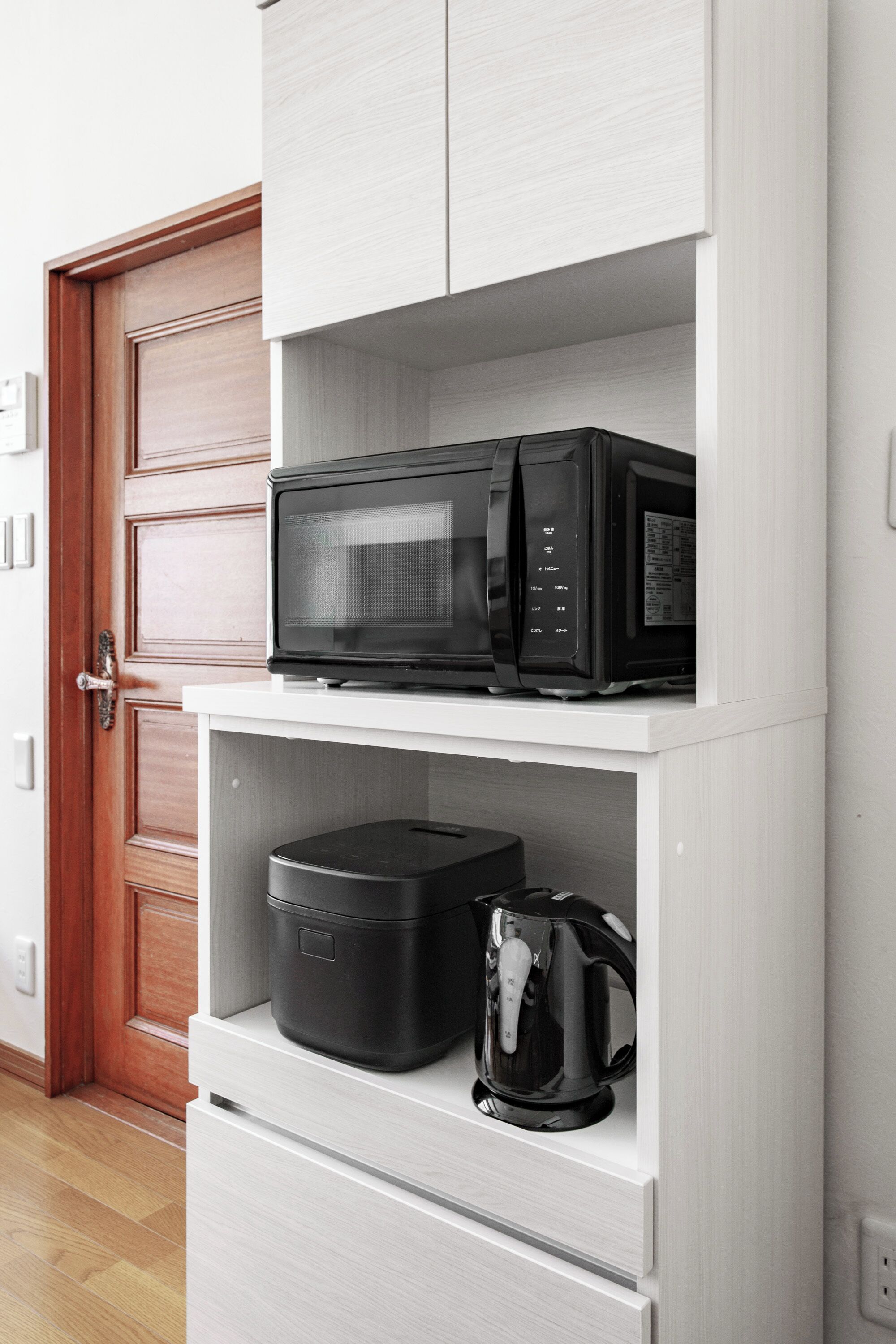 Appartement | Privékeuken | Een koelkast, een magnetron, een kookplaat, een rijstkoker