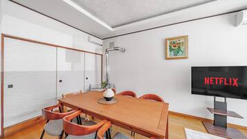 Apartemen | Makan di kamar