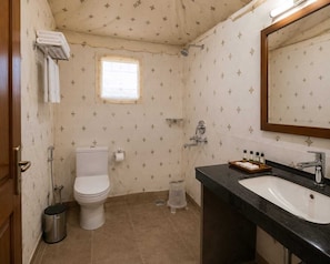 Ducha, artículos de tocador gratuitos, toallas, jabón