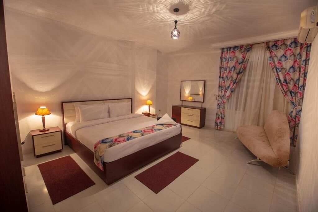 In-room safe, free WiFi