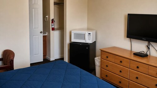 Tumbleweed Inn & Suites