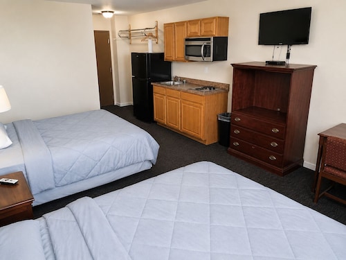 Tumbleweed Inn & Suites