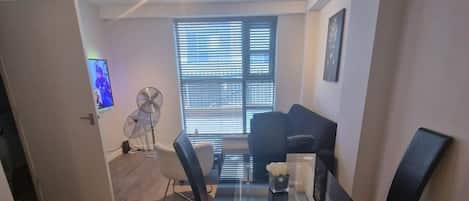Apartment, 1 Bedroom, Accessible, Balcony | Dining room