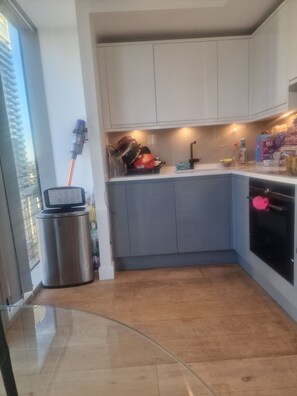 Interior - Spacious 2-bedroom Apartment With Ease in London (London)