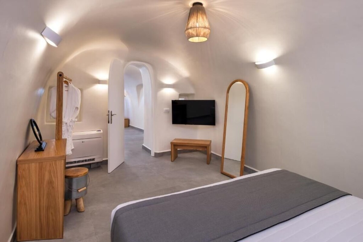 Senior Suite | Soundproofing, iron/ironing board, WiFi (free)