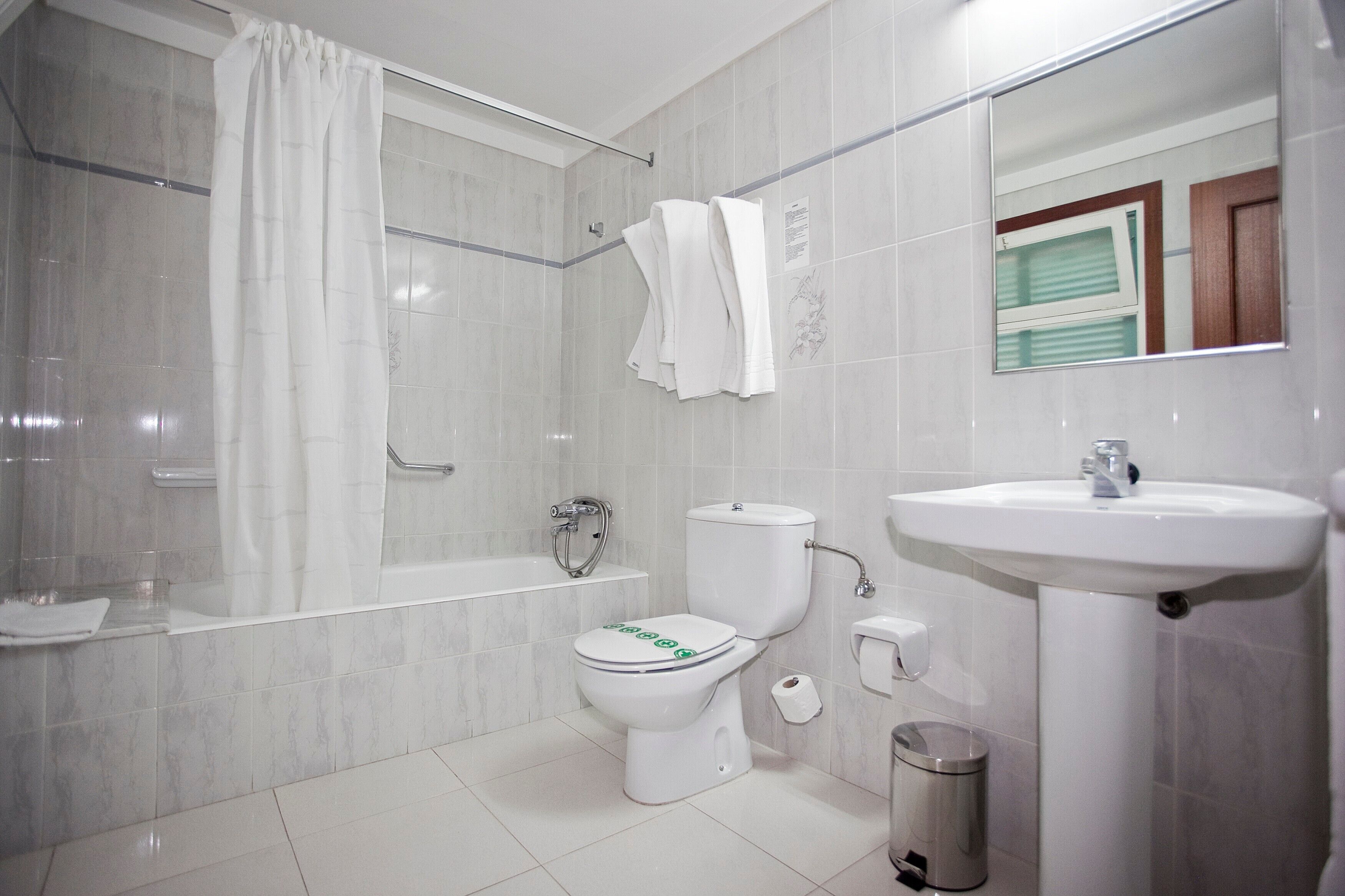 Shower, towels