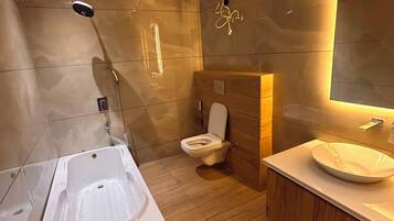 Double Room, City View | Bathroom