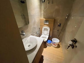 Kostenlose Toilettenartikel, Haartrockner, Handtücher, Seife