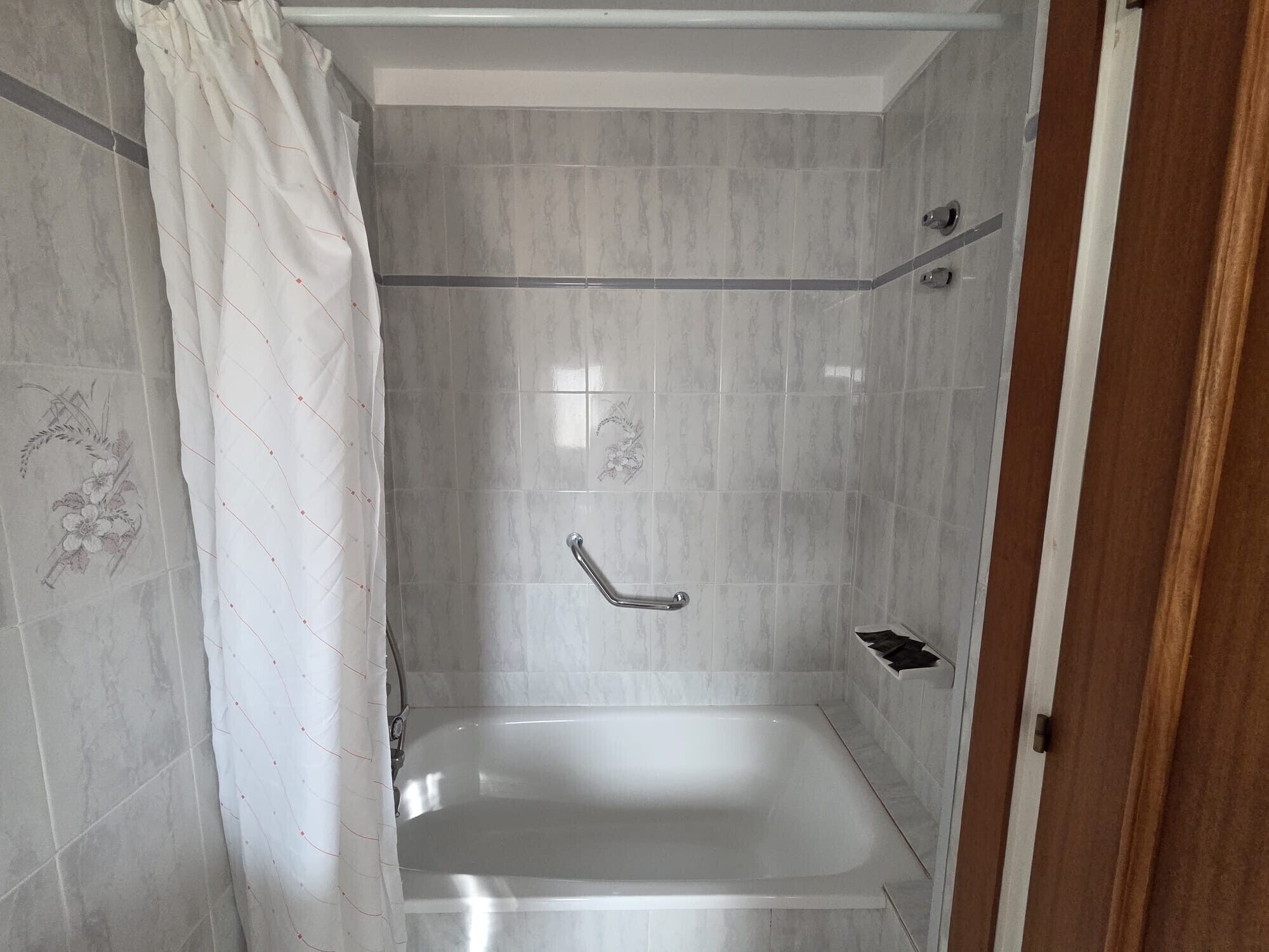 Shower, towels