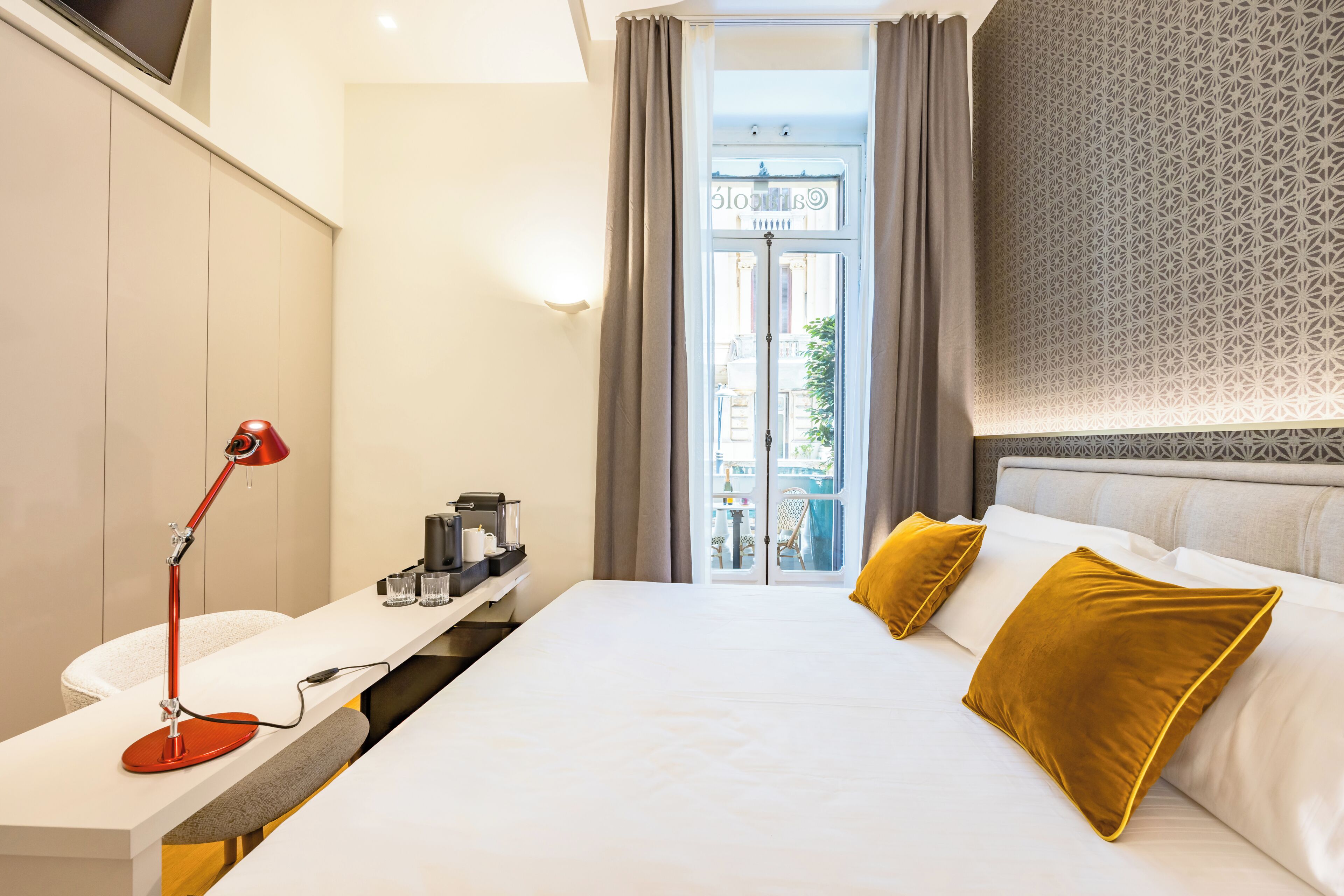 Chambre Double Deluxe, salle de bains privée, vue ville | Bureau, espace de travail pour ordinateur portable, rideaux occultants