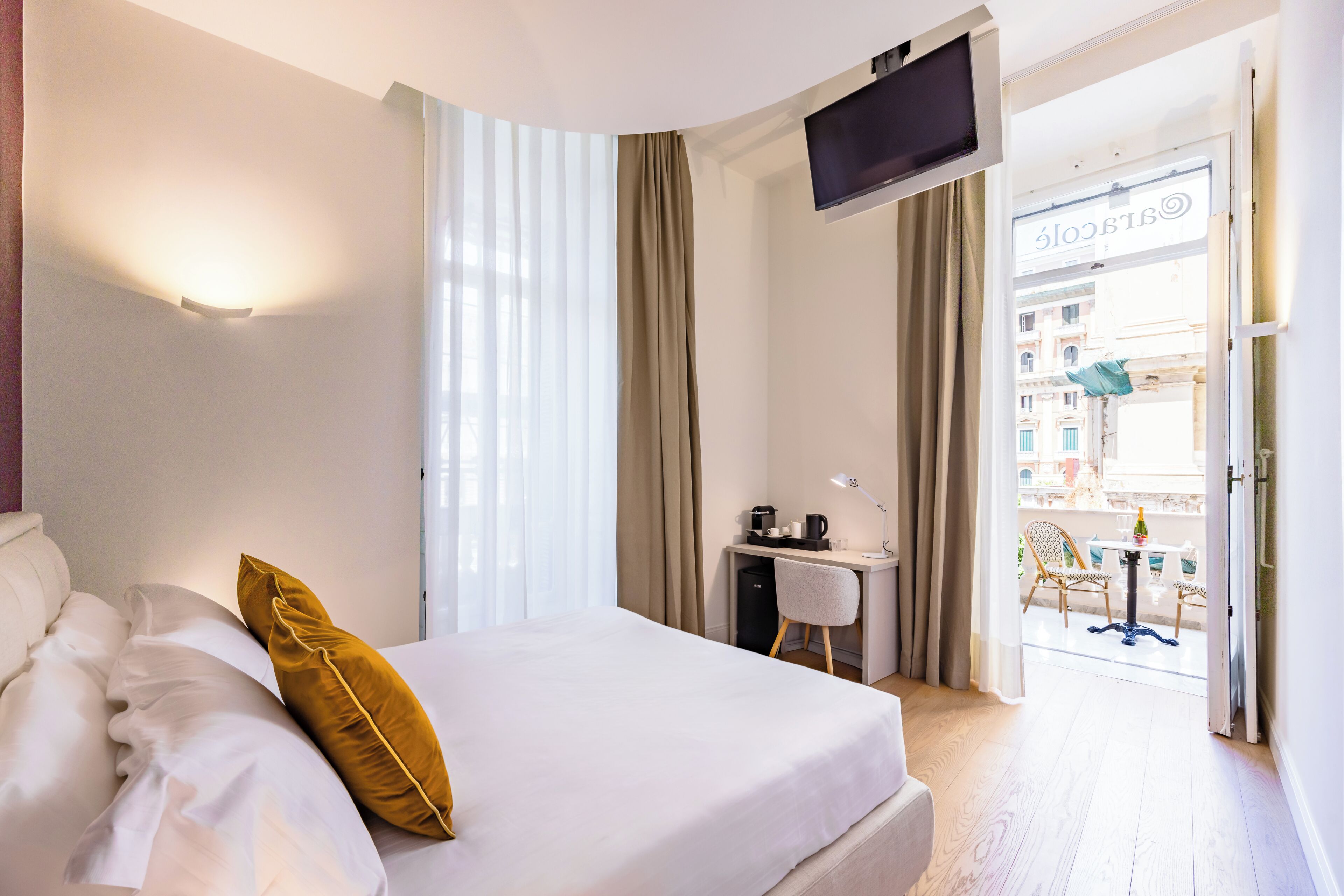 Chambre Double Classique, service de ménage, vue ville | Bureau, espace de travail pour ordinateur portable, rideaux occultants