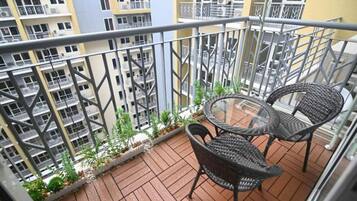 Signature Condo, 1 Bedroom, Pets allowed, Pool View | Balcony