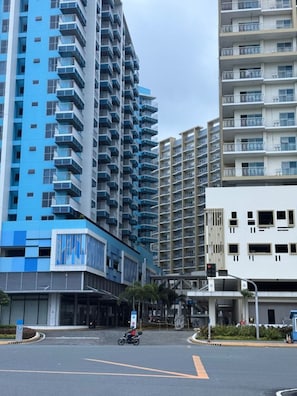 Front of property - Kuya Awens Staycation Unit 15K (Parañaque)