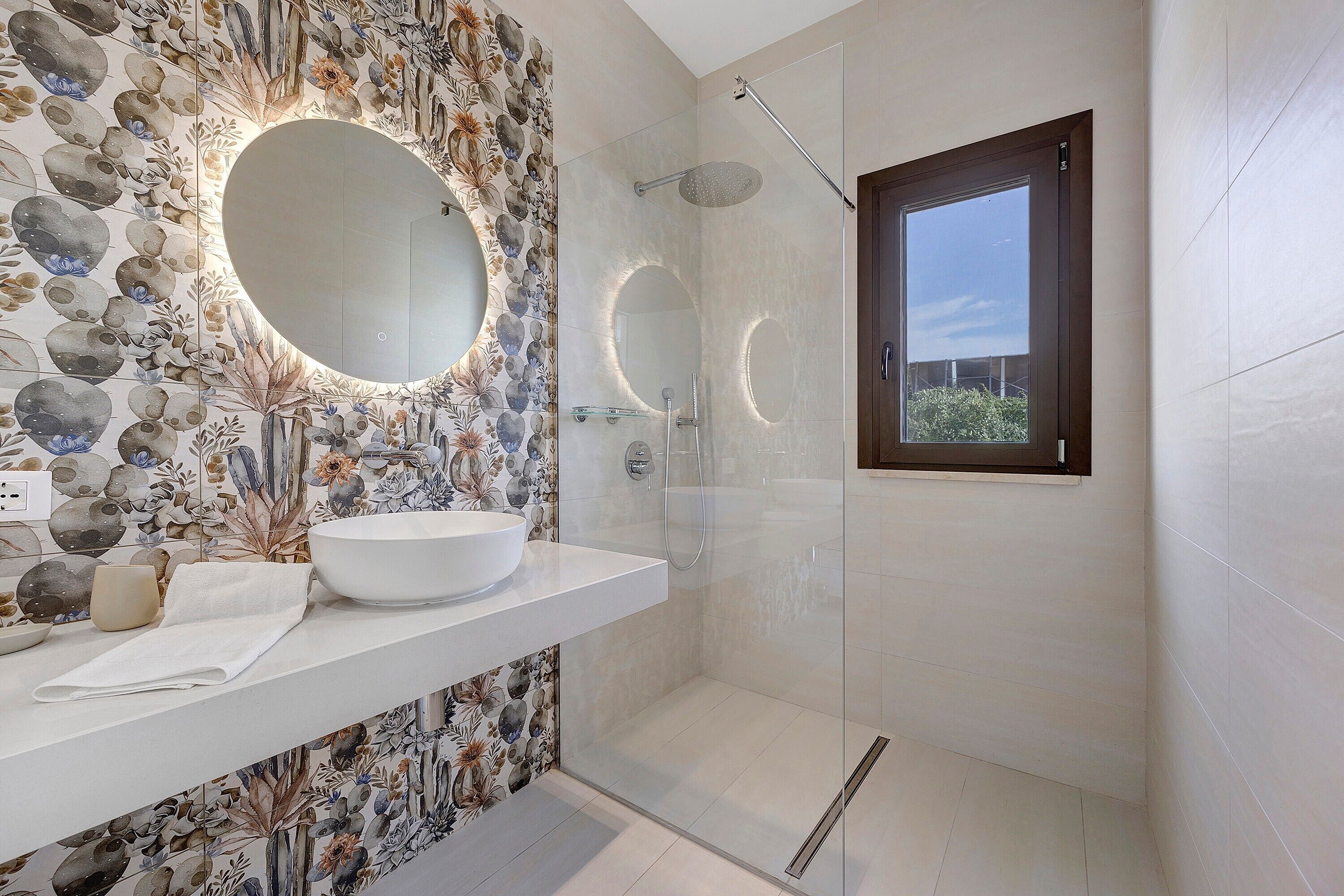 Shower, towels