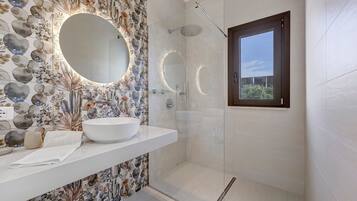 Shower, towels