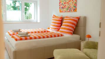 3 bedrooms, iron/ironing board, WiFi, bed sheets