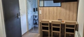 沙勒羅瓦Class'eco酒店