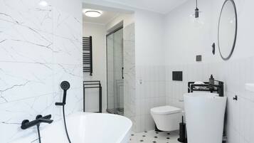 Deluxe Apartment, Non Smoking, Private Bathroom | Bathroom