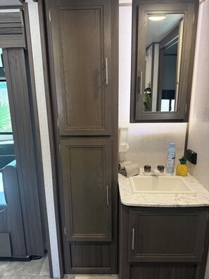 Bathroom - Sunset Waterfront With Campfire Fishing Kayaking Grilling Biking (Coden)