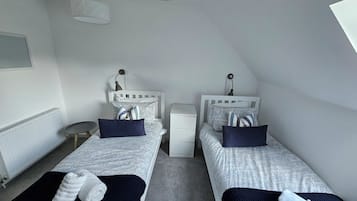 3 bedrooms, iron/ironing board, WiFi, bed sheets