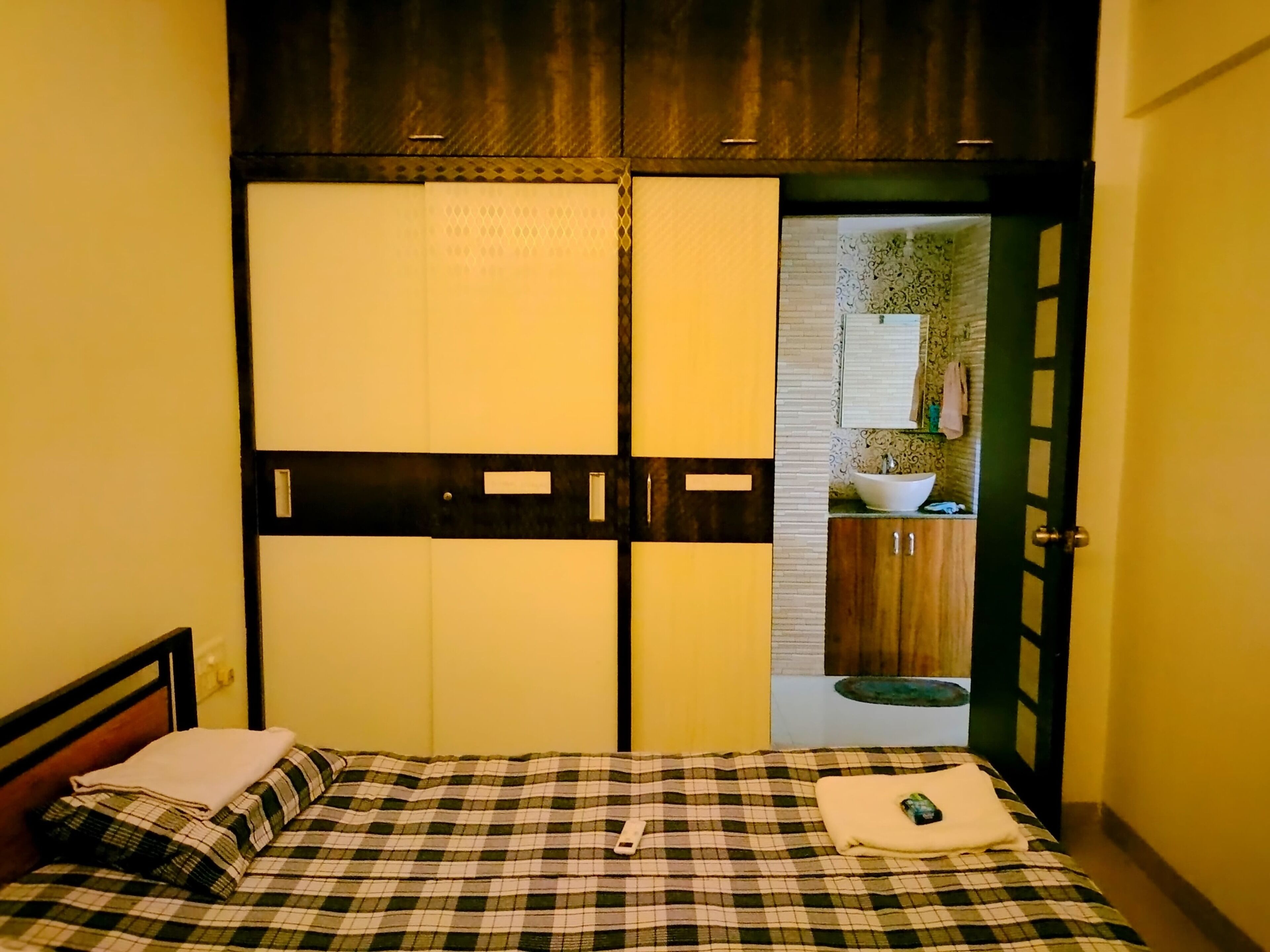 1 chambre, fer et planche à repasser, Wi-Fi, draps fournis