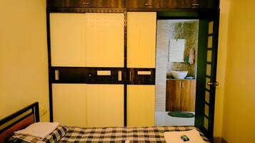 1 chambre, fer et planche à repasser, Wi-Fi, draps fournis