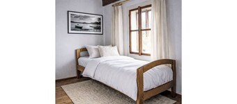Stunning private villa for 25 people with WIFI, TV, terrace and pets allowed