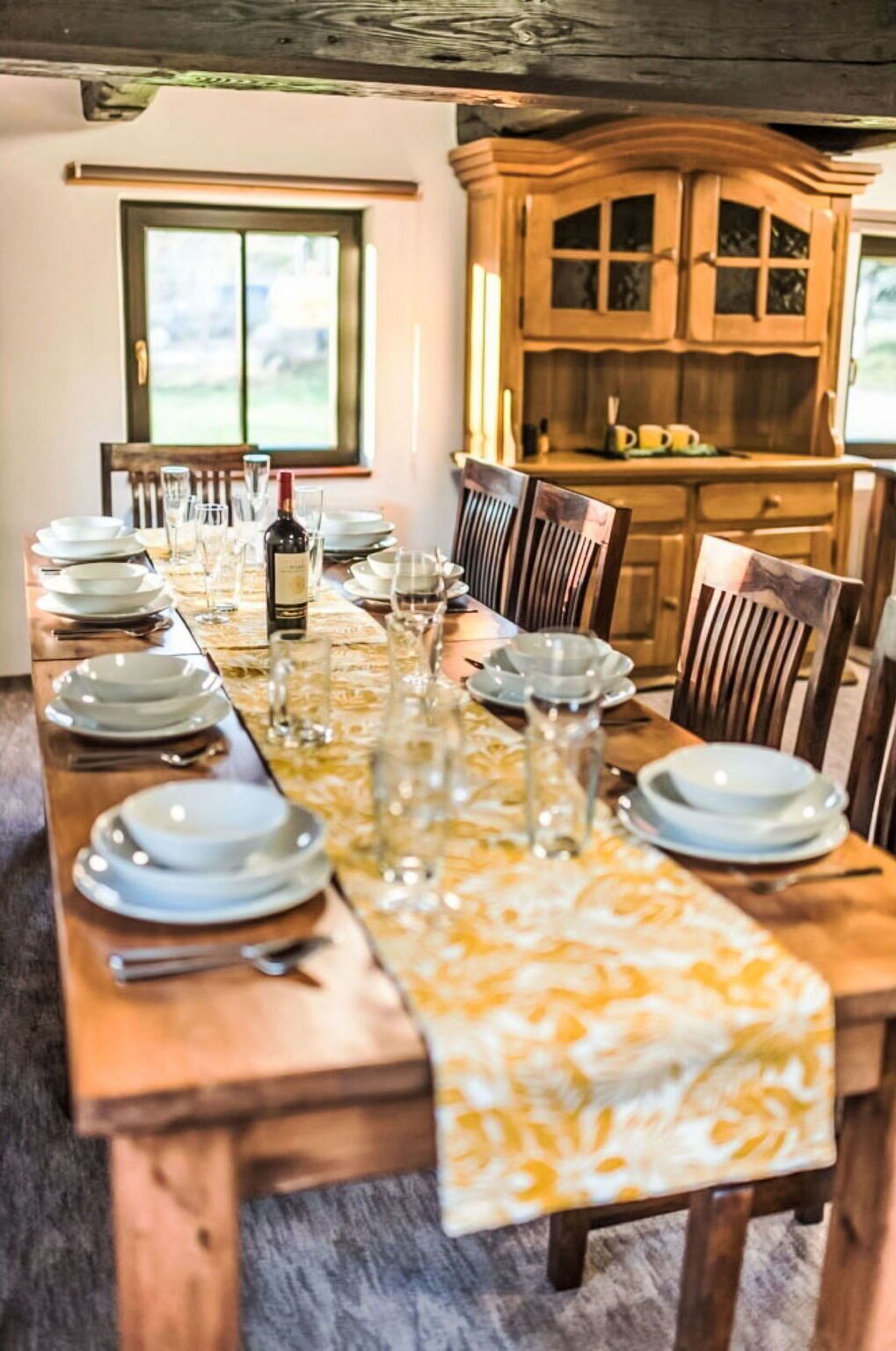Möbel, Interior Design, Holz, Tabelle, Esszimmer, Geschirr, Flooring, Küche & Esszimmer Tisch, Beleuchtung, Stuhl