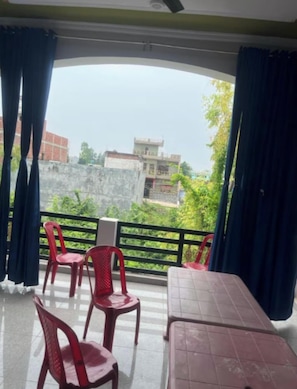 Outdoor dining - Hotel & Guesthouse in Ayodhya Avadh (Ayodhya)
