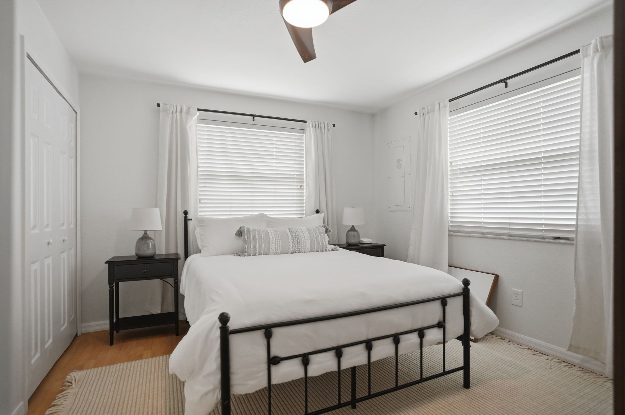 2 chambres, fer et planche à repasser, Wi-Fi gratuit, draps fournis