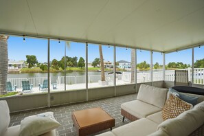 Terrace/patio - Dream Catcher Cottage - Waterside Stay Near Beach (Hernando Beach)