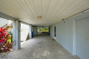 Property grounds - Dream Catcher Cottage - Waterside Stay Near Beach (Hernando Beach)