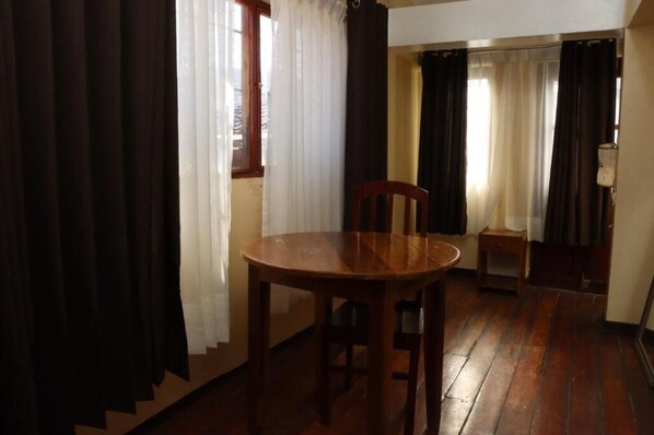 Habitación con 2 camas individuales | Restaurantes