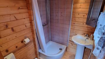Serviettes fournies, savon, papier toilette