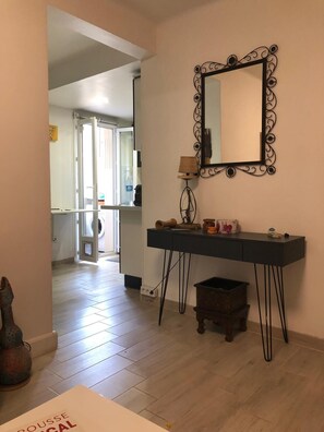 Interior - A two-room Cosi apartment in the city center, a 15-minute walk from the beach (Nice)