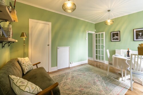 Stylish 3-Bedroom Home In Leigh | Sleeps 6 - Pass the Keys